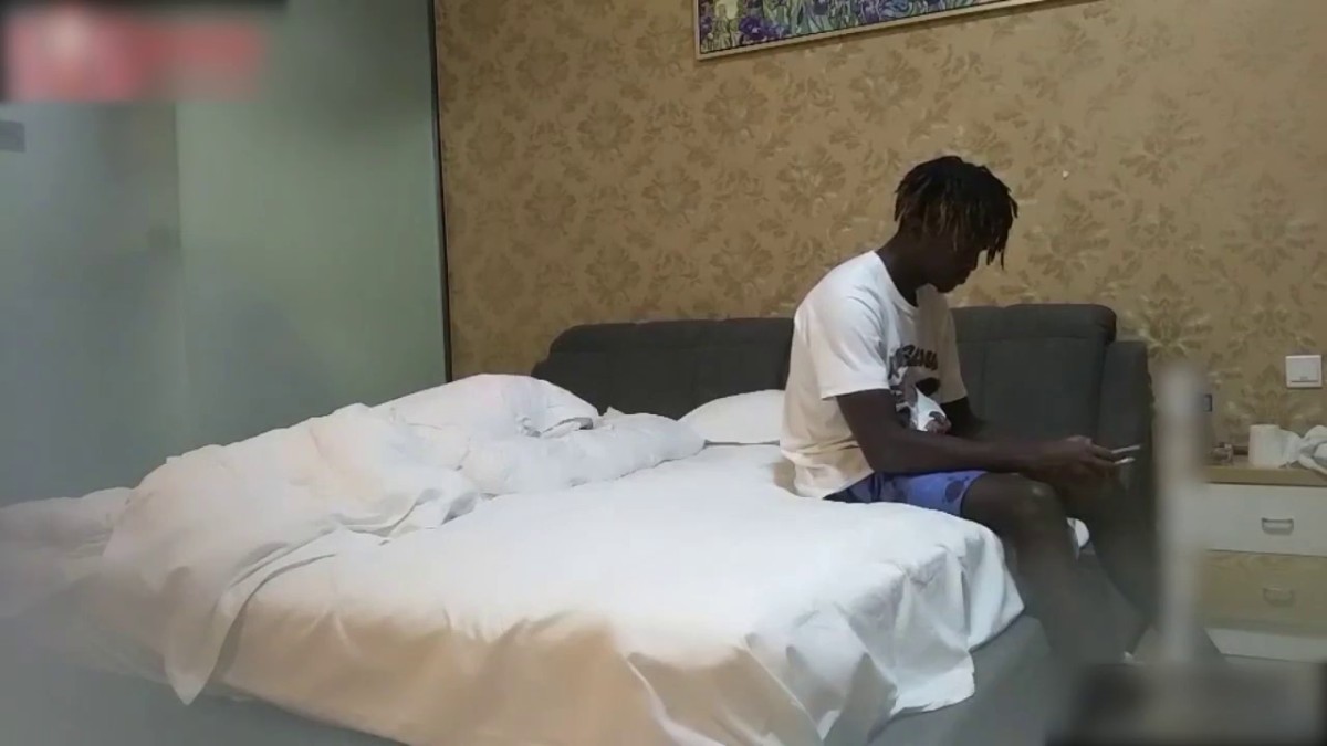 【黑人探花】大四学生线下与非洲黑人啪啪，黑人提前吃药猛插.