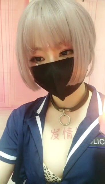 发情期的黑丝高跟少妇自缚诱惑，豹纹内衣身材很好骚逼没毛蝴蝶逼，电动阳具深度插入高潮喷水，肛门拉珠特写滴蜡