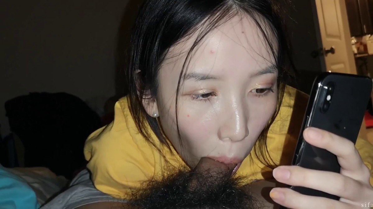 精液面膜，对着男友竖中指，清纯美少女反差又欠肏，单纯快乐的小嫩妹被男人调教