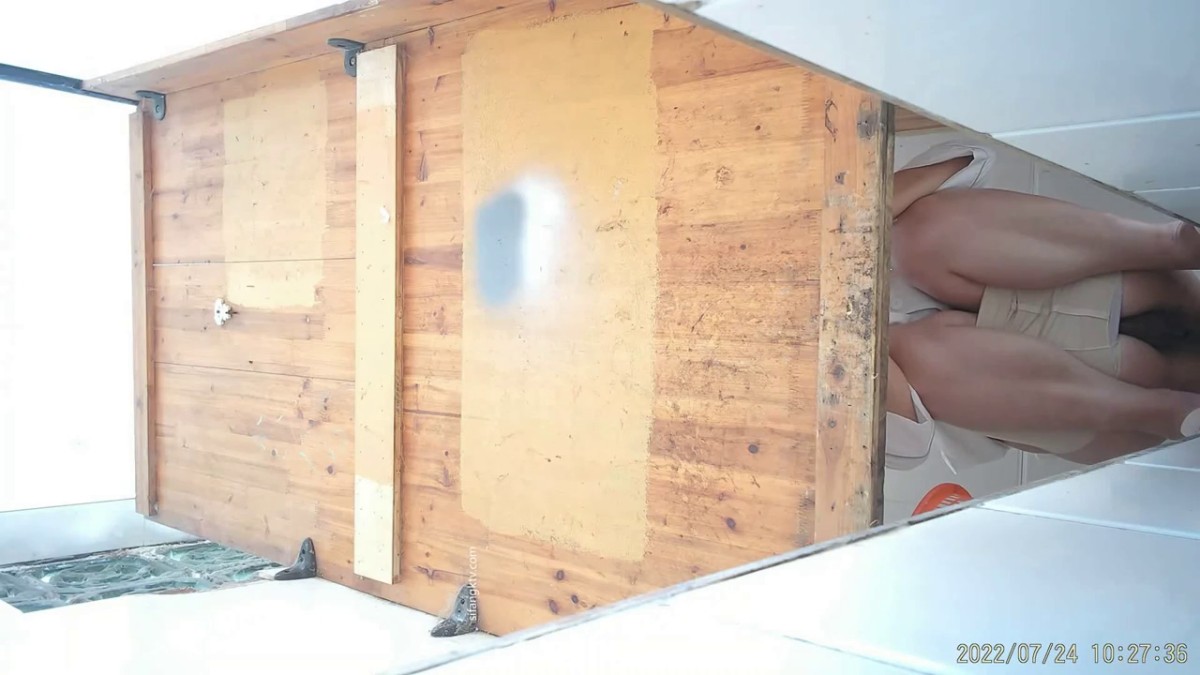 公园路边沟厕牛B视角偷拍 几个少妇嘘嘘各种美鲍鱼一览无余