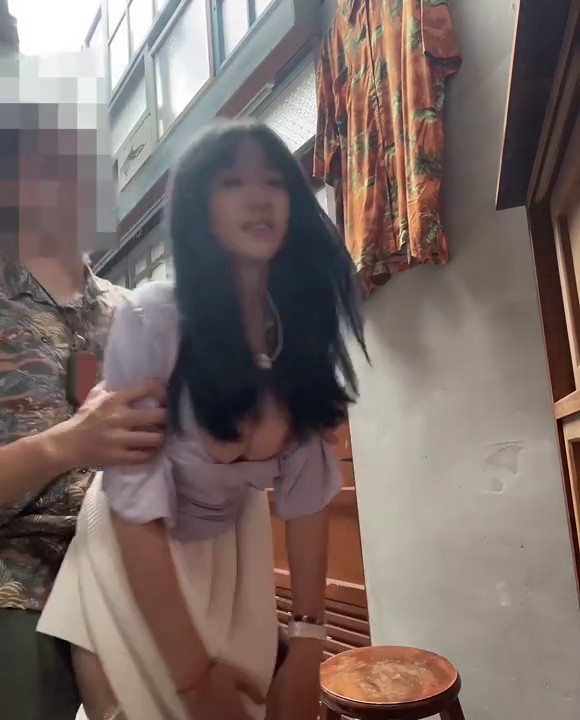 极品反差婊 湾湾极品身材浑圆奶子坚挺如大馒头极品嫩妹与男友在乡下内无套打炮，啪啪炮火连天