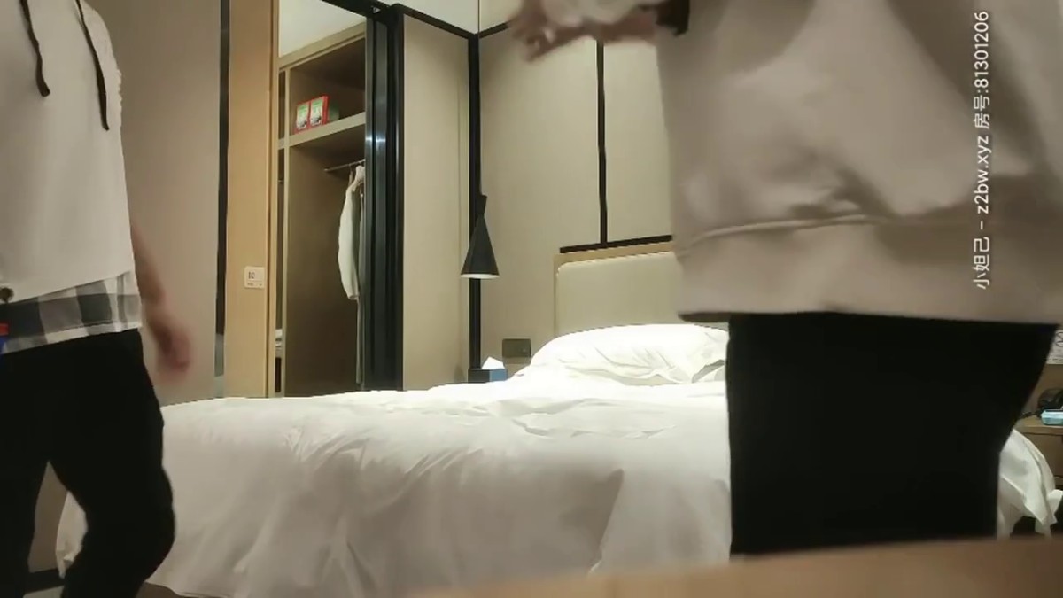 漂亮大奶小姐姐 逼逼怎么好多气 这很正常阿 被小哥多姿势输出 奶子哗哗 娇喘连连