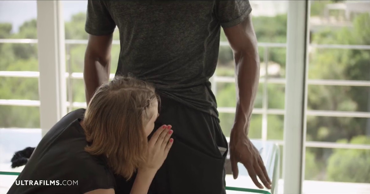 大长腿短发美女购买情趣用品性欲上来被快递啪啪搞上了 乳房逼逼粉嫩走后门看着深深的插入很刺激720P高清