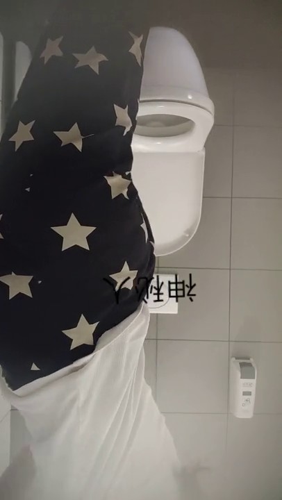 保时捷4S店暗藏摄像头偷拍女销售尿尿 都是高端大气上档次的逼