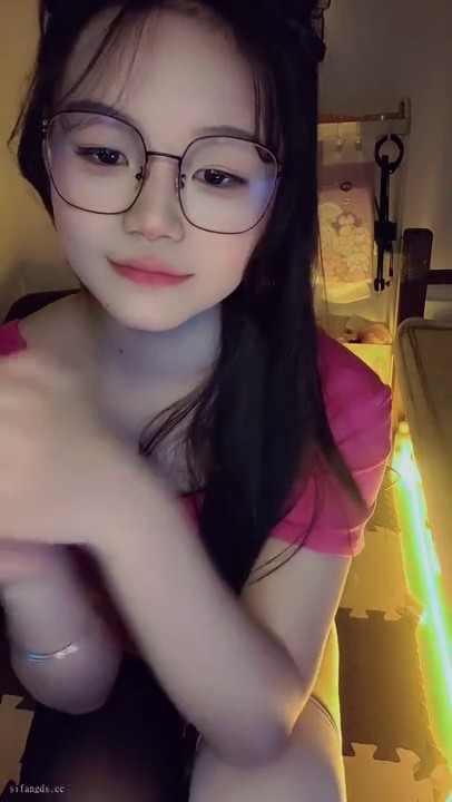 -你的邻家妹妹~想不到这么骚~【酒窝小妹】宿舍开播自慰喷水