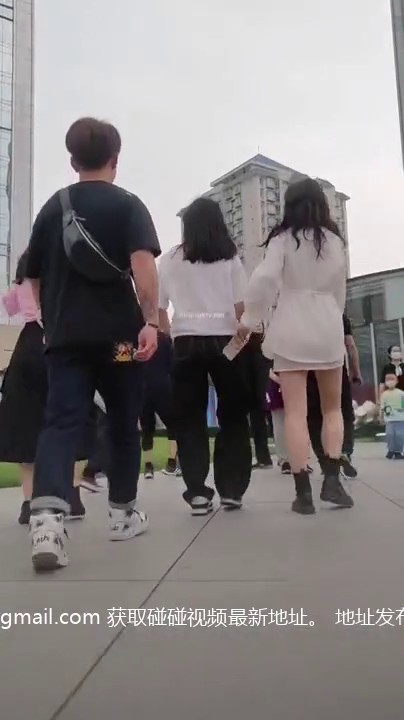 抄底偷拍 短裙少妇 可爱型