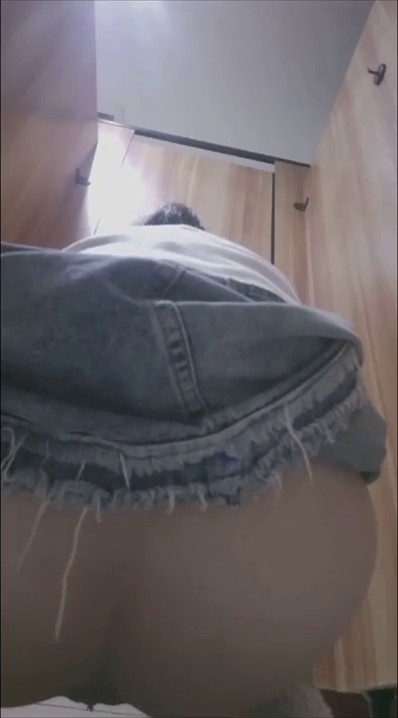 -9月新流出 私房大神极品收藏 商场女厕全景后拍系列 打暑期工的红发美眉逼还挺粉嫩的