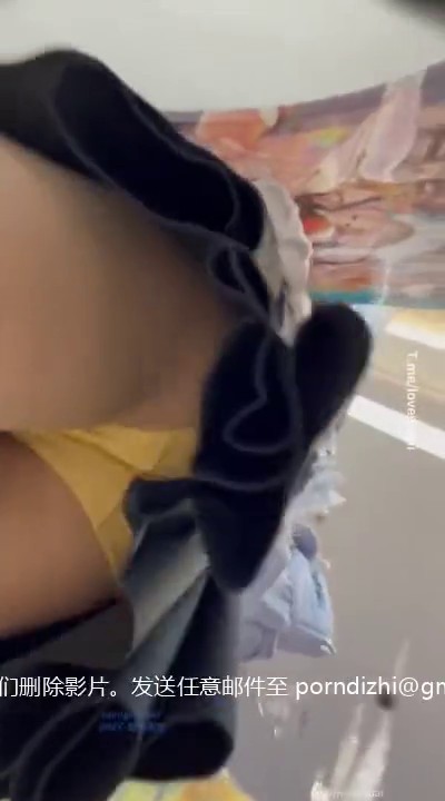 偷拍抄底漫展 COSER 黑裙黄内骚气快出屏幕来了