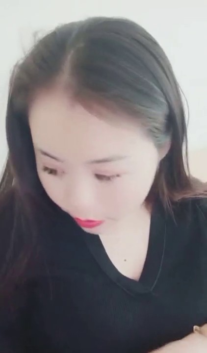 极品爆乳美女主播搭讪个网约车司机小帅哥回寓所吃屌打奶炮，这巨乳看着就很爽