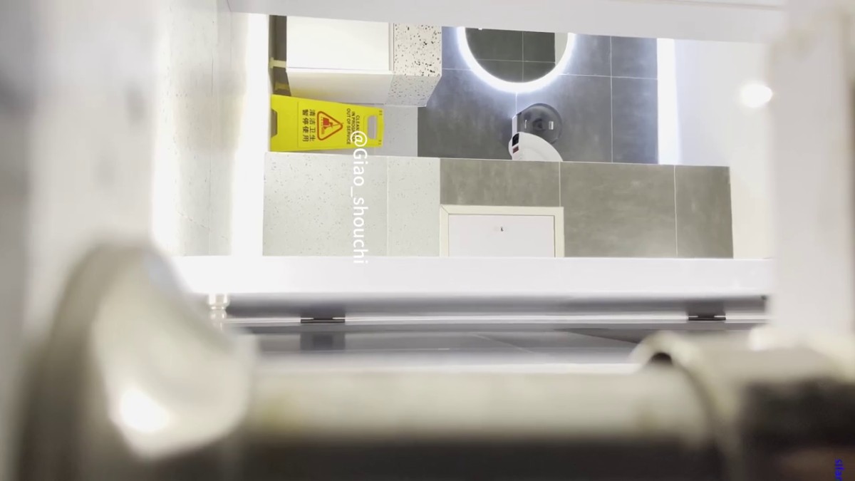 大叔潜入美容院女厕全景偷拍几个美女嘘嘘 还有两个女神级的小姐姐人美B更美