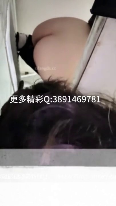 厕所偷拍拉屎贴着屁眼拍