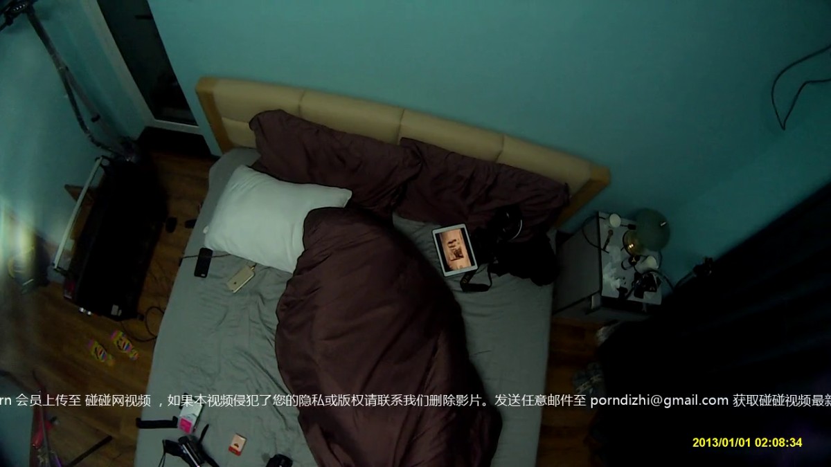 邪恶二人组下药迷翻身材火爆的黑丝美少妇 各种姿势轮番猛插她的肥鲍鱼