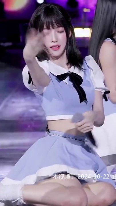 性感韩国女星Arin疯狂露裙底风光