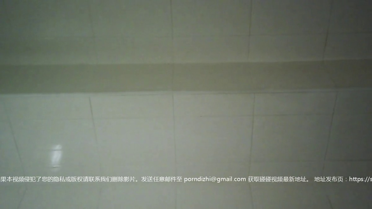 浴室暗藏摄像头偷拍表姐洗澡 脱光衣服噘着小嘴的模样可爱极了