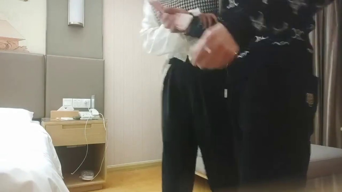 青春美眉 你好会啊我不行了不要再摸了想肉肉 你怎么这么大 那是屁眼 说话很可爱的妹子