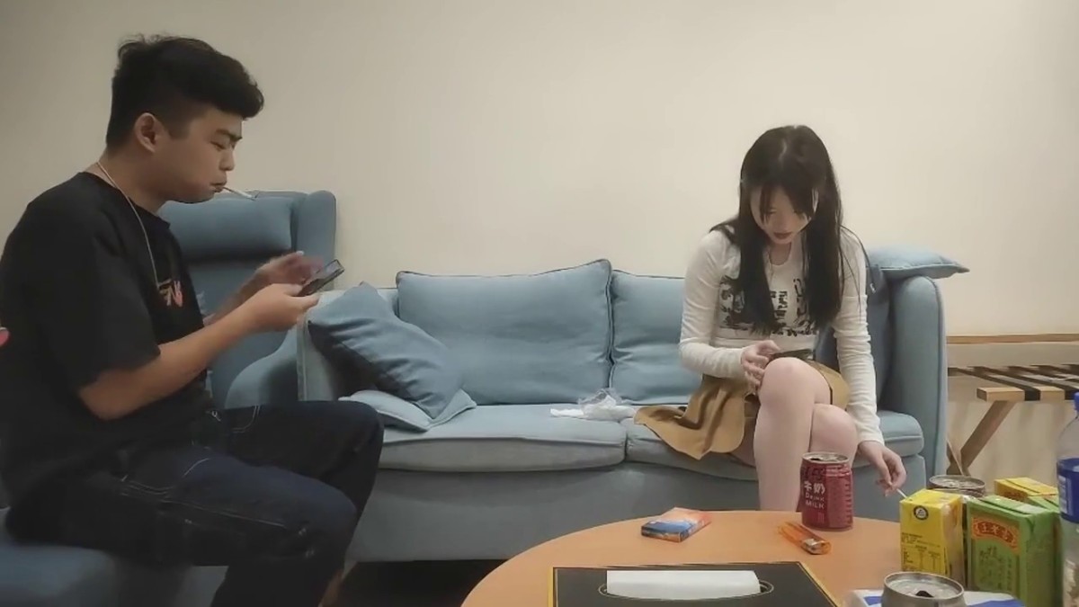 -漂亮白丝小姐姐 轻微可以不要太激烈 你这么难出啊 身材苗条皮肤超白 小娇乳多毛穴 在沙发被多姿势输出操的腿发软