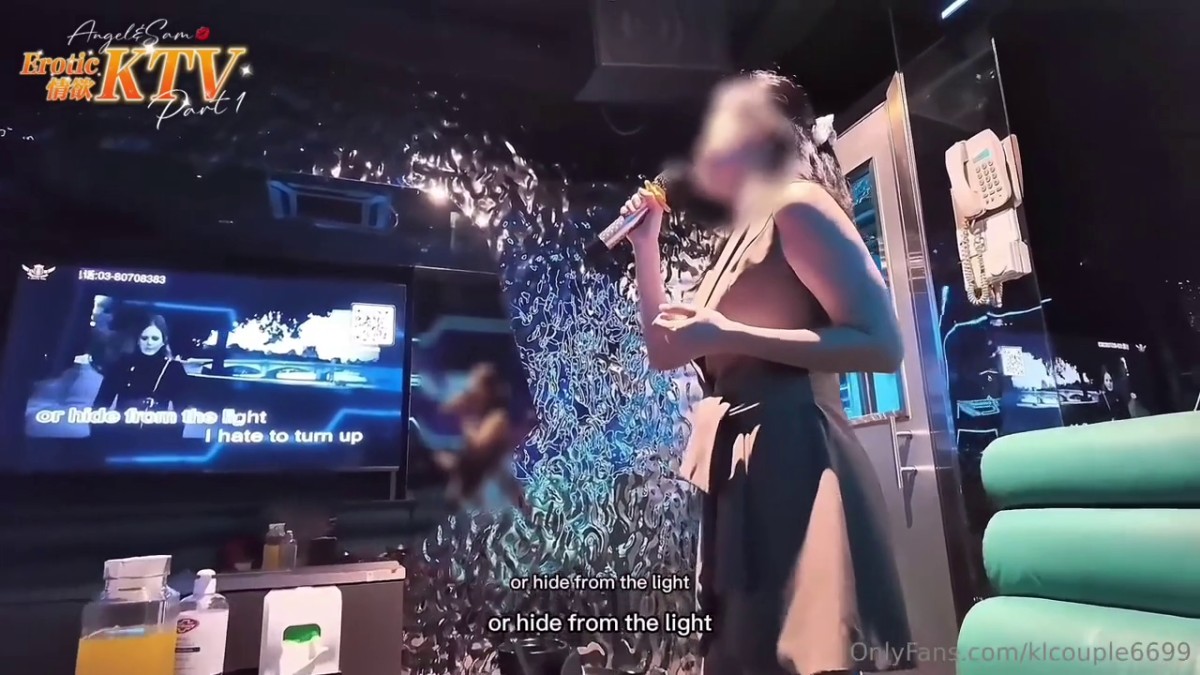 -2024年10月， 换妻界顶流，【爱玩夫妻】，塞上遥控跳蛋，到了KTV房间，先享受午餐，被震动受不了，怕有人偷看