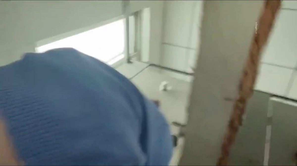 -大胆屌丝潜入妇幼医院员工专用女厕 贴逼抄底偷拍几个护士姐姐尿尿有点亲临其境的感觉