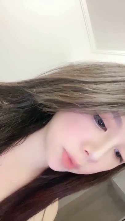 高级私人健身教练和车模，拥有超高颜值，还有此完美的身体，极品美乳和最美的蜜桃臀，颜值秒杀网红堪称人间尤物