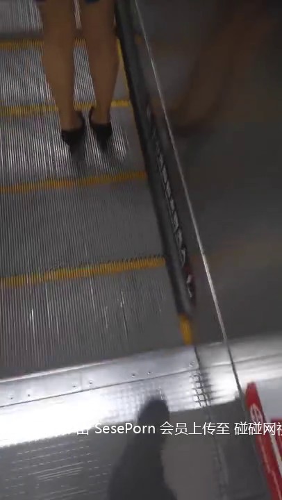 街射蓝裙 小姐姐 手扶梯