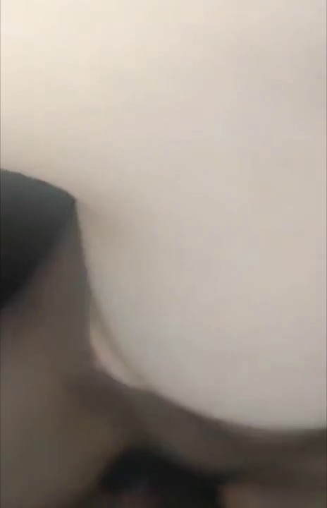 极品反差婊 半夜亲妹妹自己爬过来说相吃鸡鸡，太有性欲感了，那小眼神让人疯狂呀