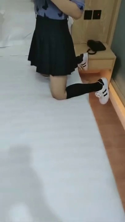 【学校接巨乳大学生去酒店开房】S型身材眼镜反差婊，外表清纯传统，床上骚贱浪