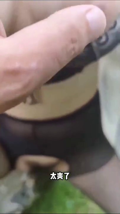 叔嫂乱伦 在人民公园野战连续让嫂子高潮喷水十几次操的太投入料中途被路人发现无水印高清原版