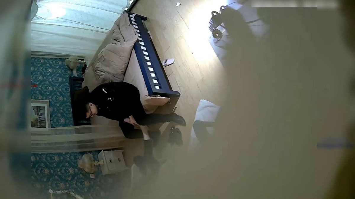 让人羡慕的猥琐四眼男与白嫩洋气的白领女友开房啪啪没看出来美女这么骚主动掏出J8撸口活硬了女上位干的娇嫩浪叫