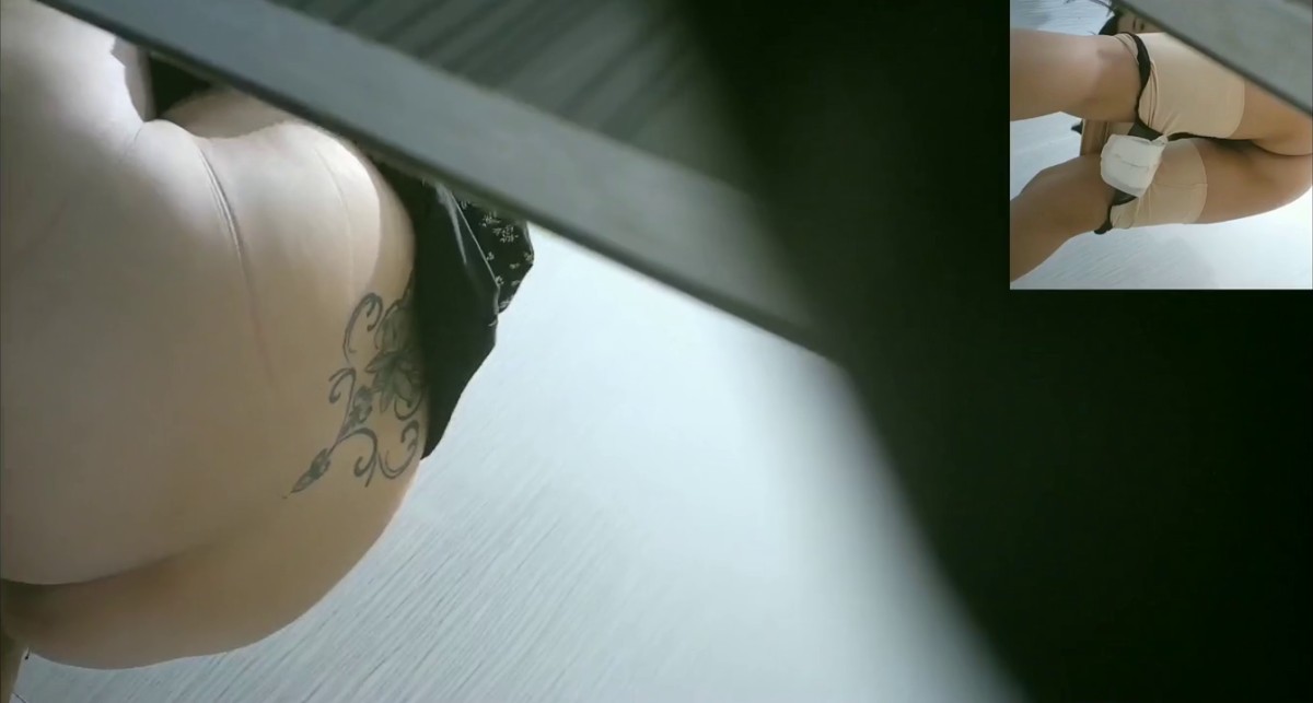 -购物中心女厕后拍 多位美女的各种极品美鲍鱼.