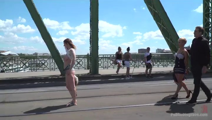 透视装丰满美女大白天室外疯狂露出性奋作品 太牛了最后不过瘾跑到店内求操啪啪看的很过瘾720P高清