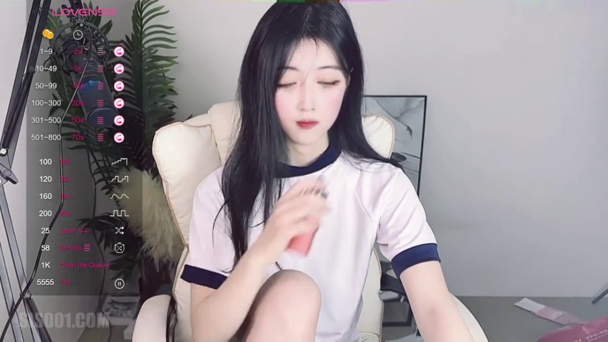 【Stripchat】长得像鞠婧祎的娇小妩媚大眼女主播「Qiu_Kiyomi」小只马可爱学生服反差插着腿抽插假鸡巴