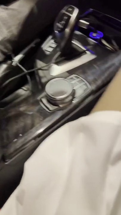 极品身材反差婊御姐『叶子』复出最新合集，黑丝M腿制服诱惑 户外露出啪啪，长腿翘臀女神在大鸡巴下姿意承欢