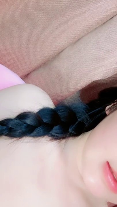 18岁萝莉妹阳具自慰粉嫩诱人名器白虎穴汁液非常多非常迷人