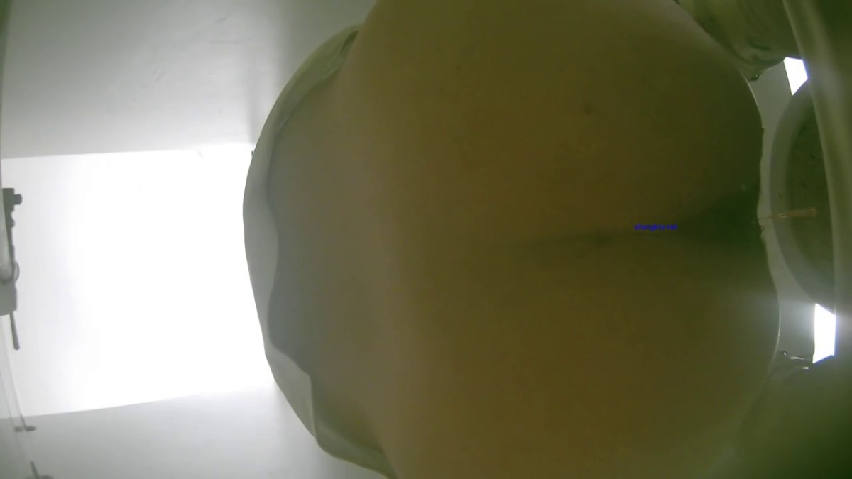 学校女厕全景偷拍十几位学妹 各种美鲍鱼完美展示.