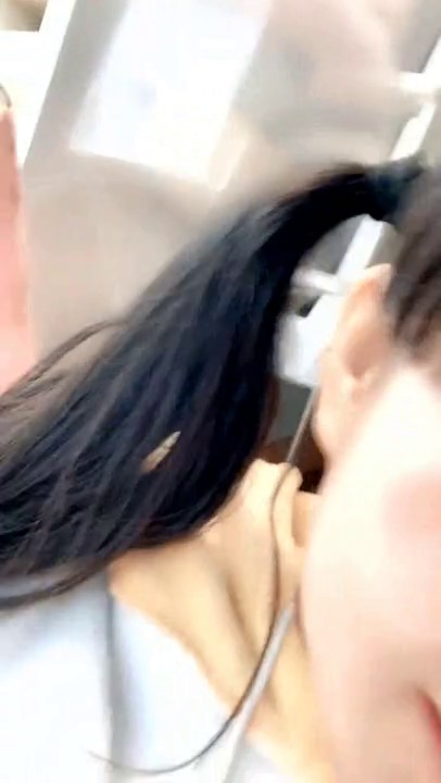 双马尾极品小骚妹网上直播约啪，跟狼友互动撩骚展示好身材，鲍鱼粉嫩奶子软，道具抽插蹂躏骚穴高潮喷水刺激