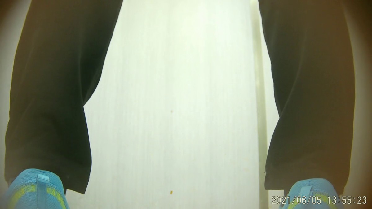 商场女厕，高清近景，偸拍数位美少妇方便，菊花私洞清晰可见，浮想联翩4