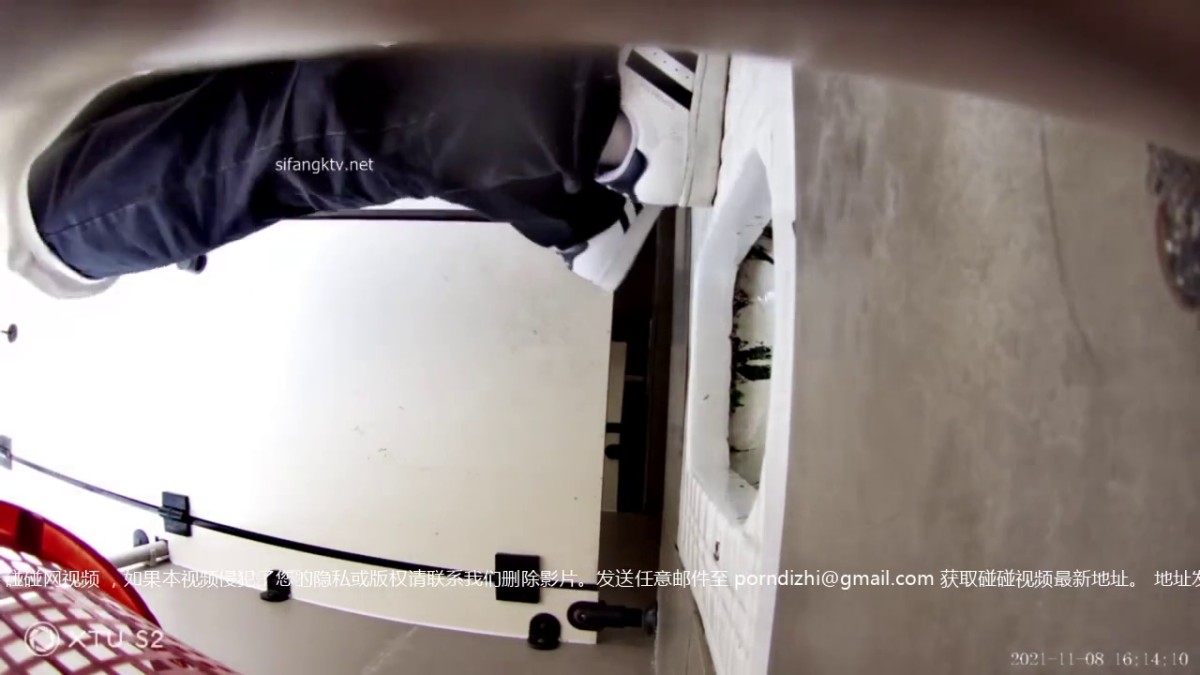 ⚫️【精品廁拍】，定點4K全景真實偸拍，職校女廁記錄超多小姐姐方便，先拍臉再拍雙洞3