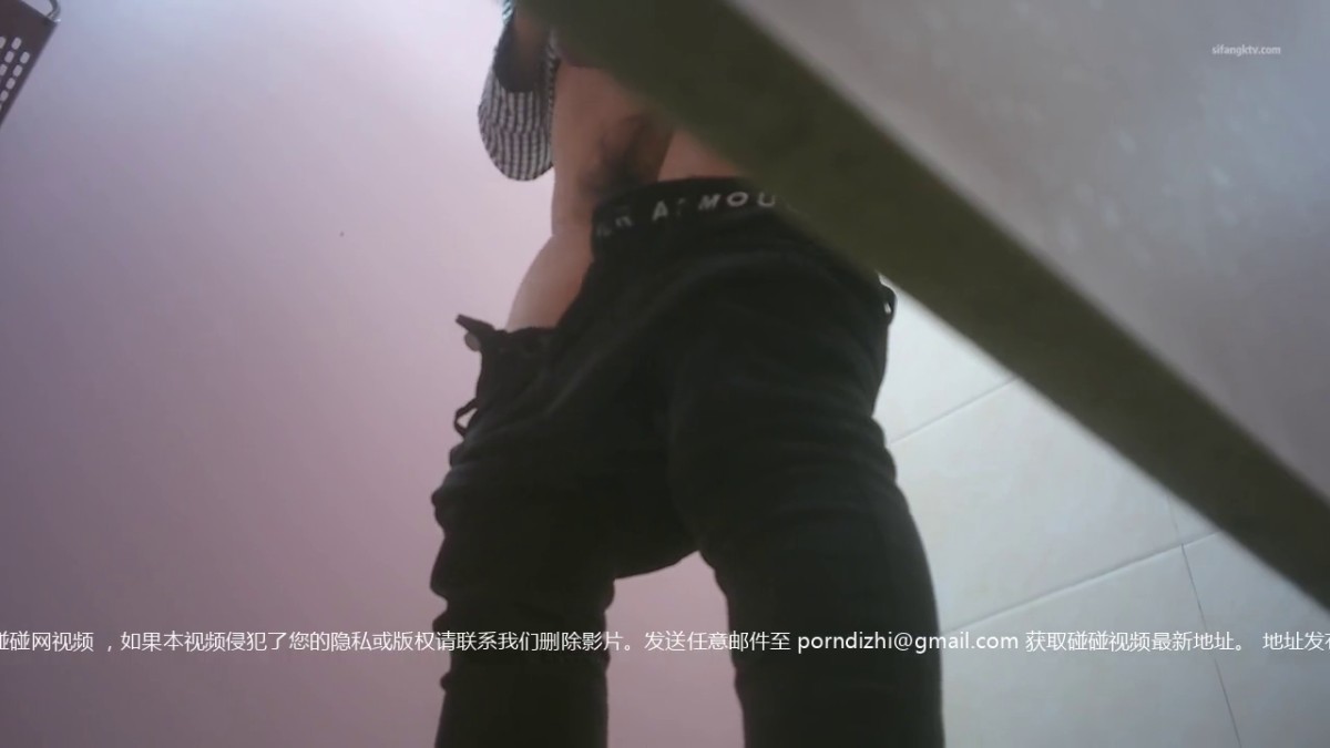 商场女厕隔板缝前后景真实偸拍，超多妹子入镜，脸逼同框，后位大屁股，非常带感