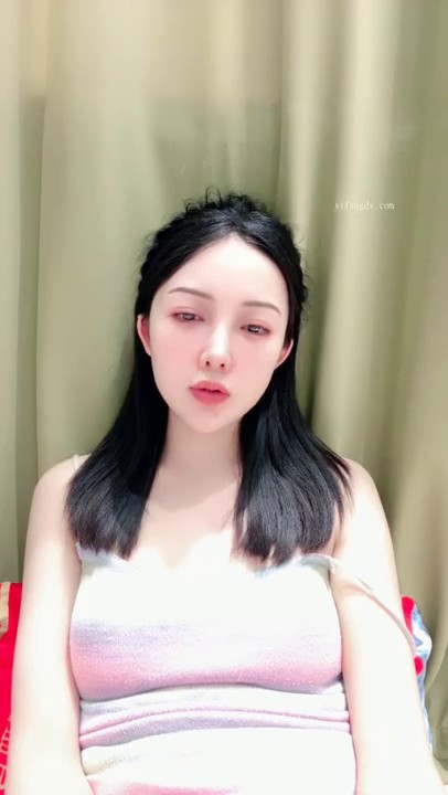 2025年4月新人，有身材，有曲线，爆乳完美，【初雪】脱光光，极品御姐肤白貌美，淫荡的液体缓缓流出3