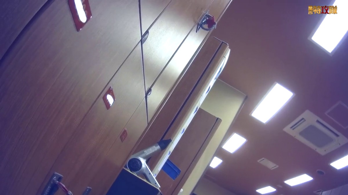 8月大众洗浴中心 女宾换衣室洗浴间真实偸拍内部春色好多小姐姐脱光光洗澡