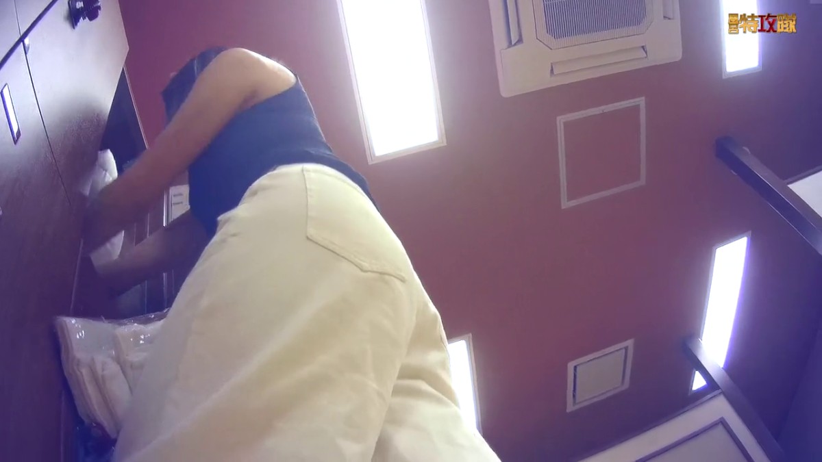 8月大众温泉洗浴场女宾换衣间内部真实偸拍 非常给力环肥燕瘦多个年龄段