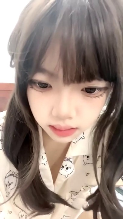 这个萝莉有点色】乖巧学妹!脱光光展示完美好身材 揉奶玩逼掰开骚逼特写水嫩诱人