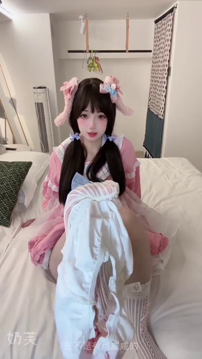 B站超高颜值大眼萌妹『奶芙』兔叽兔姬 粉嫩一线天肉鲍，超美颜值顶级尤物，清纯淫靡并存，美乳丰臀超反差小姐姐.