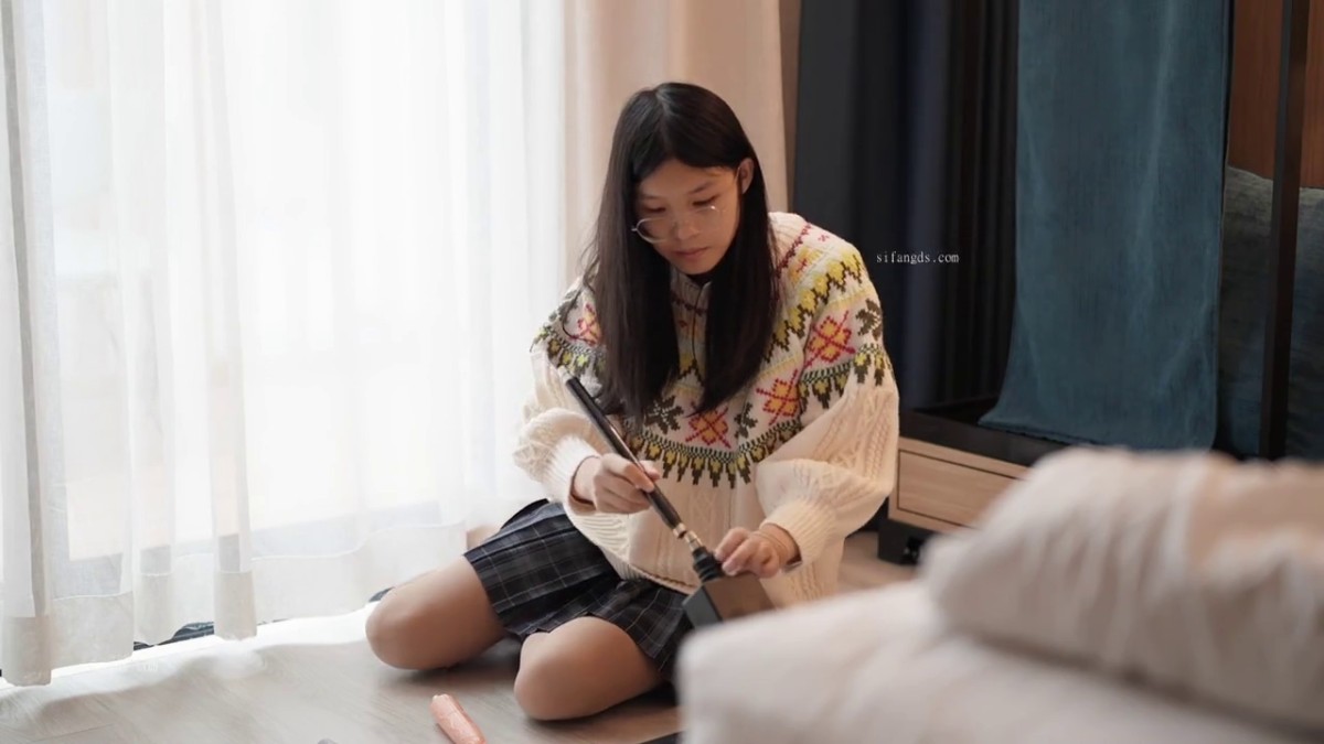 精品推荐 推特大神摄影师【Tiger胖虎】出品药娘『小云』自己组装炮机像只母狗趴着被操到高潮喷精抽搐