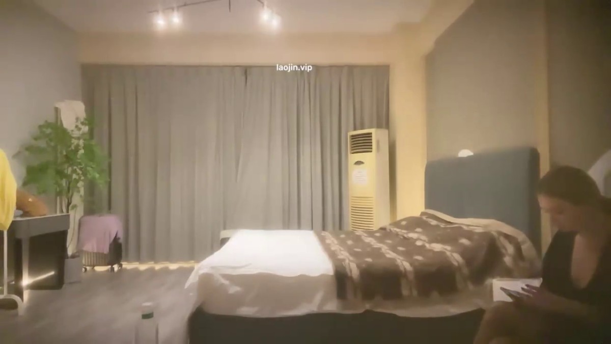 2025年6月最新，【黄先生探花】，酒店偷拍，极品大奶高个小姐姐，情趣黑丝大长腿，难得一见的高品质浪货