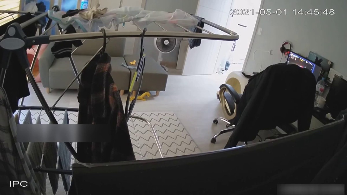 破解摄像头真实偷拍，男生趁女友睡着后操了她的闺蜜，女友经常在他打游戏的时候勾引他做爱