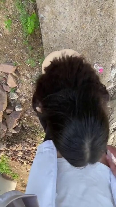 海角大神『强上女房东』超爽新作_路过少妇房东所在地 按在河摊上野战操她后入内射 高清