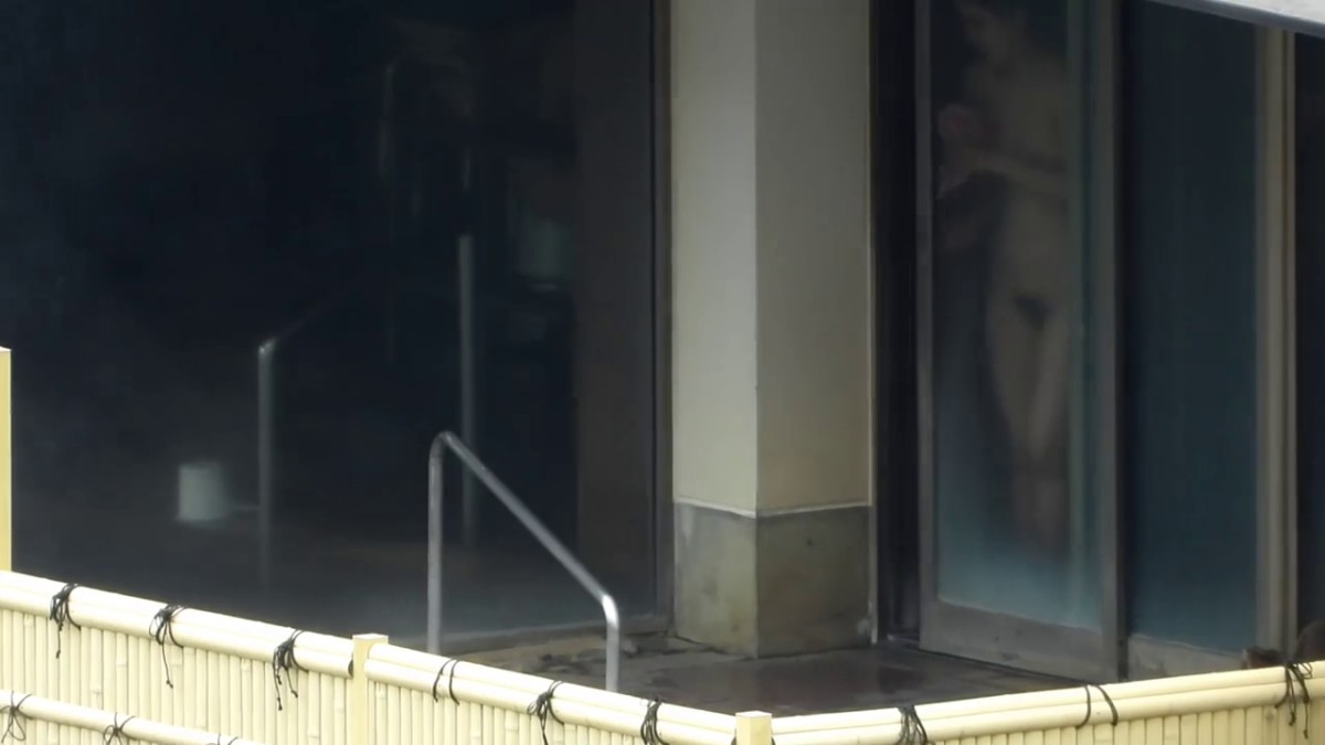 贵在真实，泡汤户外温泉偸拍一波接一波的全裸女人洗澡，有少女有少妇有熟女，眼镜姐姐的夸张阴毛犹如穿了条毛内裤