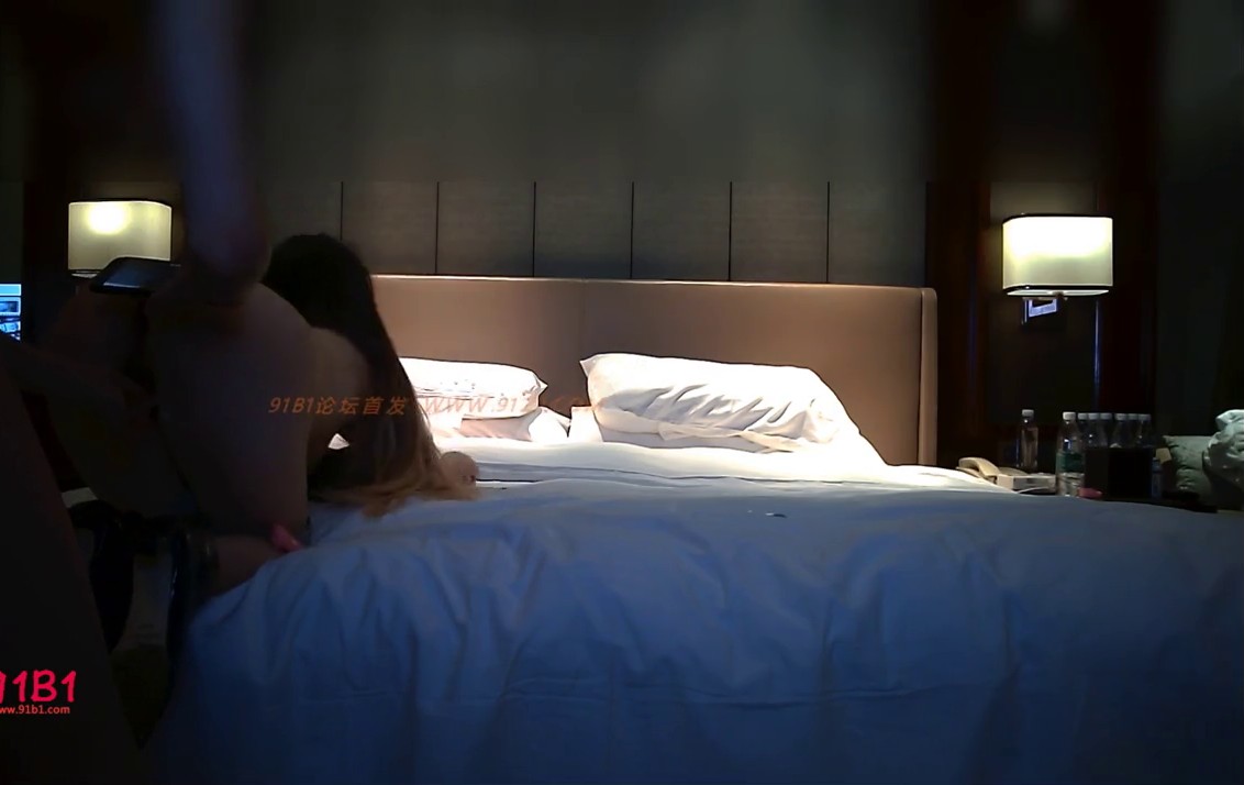 91呆哥1月最新豪华大片-极品翘臀丰满御姐范车模,肉丝高跟.无套一顿干,最后口爆.聊了2个月最搞到手!1080P高清版!