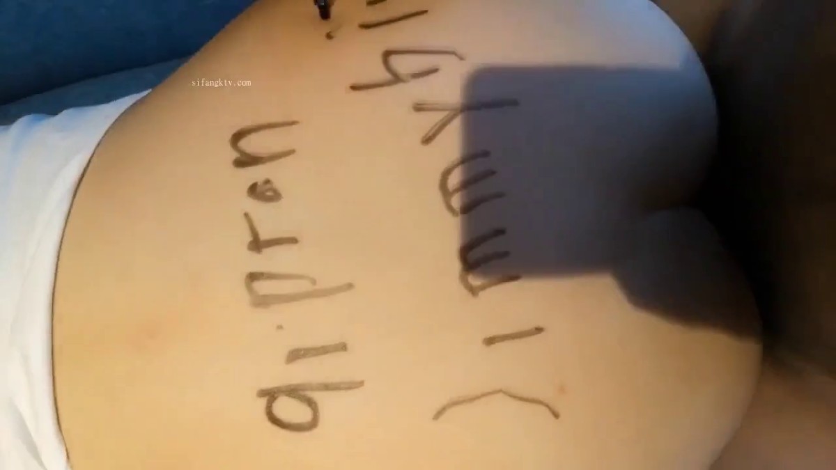 91大神『佳米』玩操刚上大一的闷骚小妹妹 先两次内射又调教双狗尾露像妹子对着头像中出内射 高清720P版